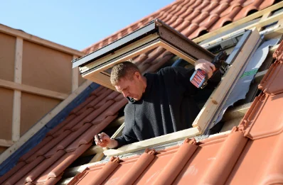 Pose de fenêtres de toit Velux à Saugon